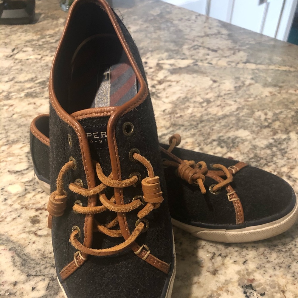 Sperry Women’s Grey Flannel sneakers size 8